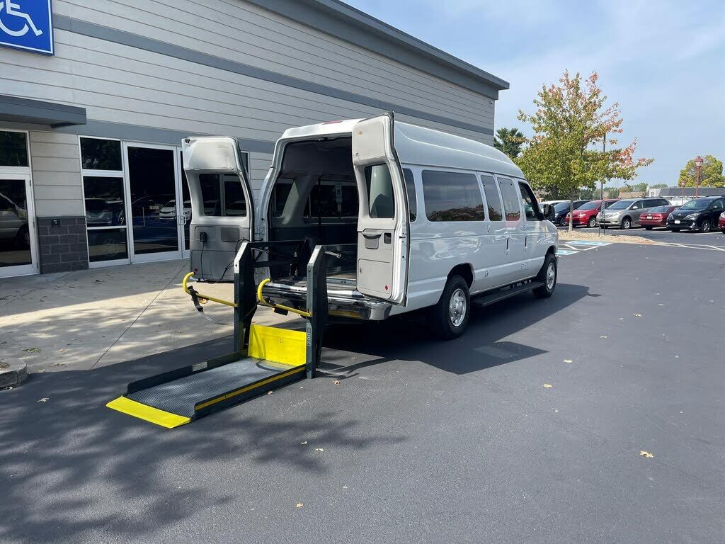 2010 FORD E-350