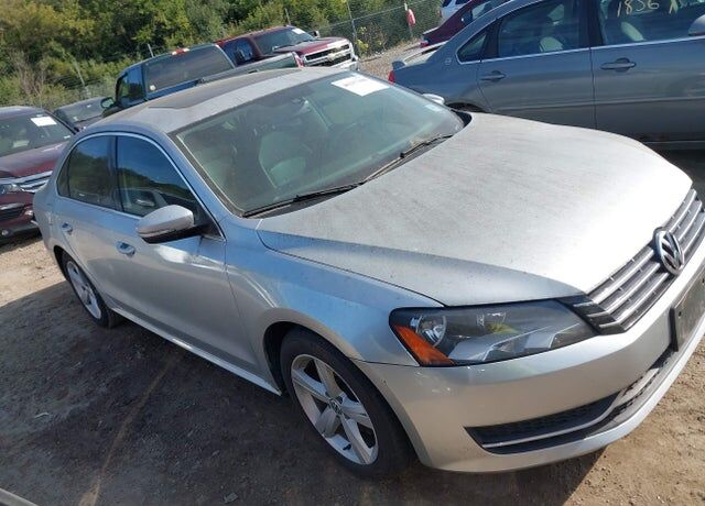 2013 VOLKSWAGEN Passat