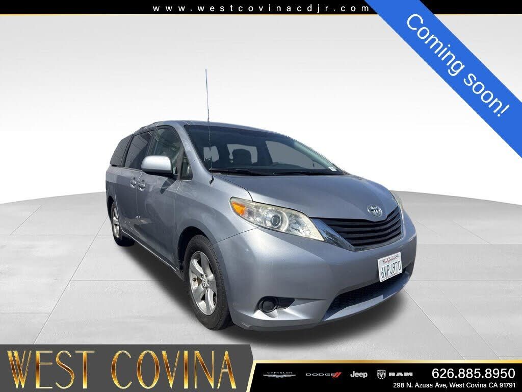 2012 TOYOTA Sienna