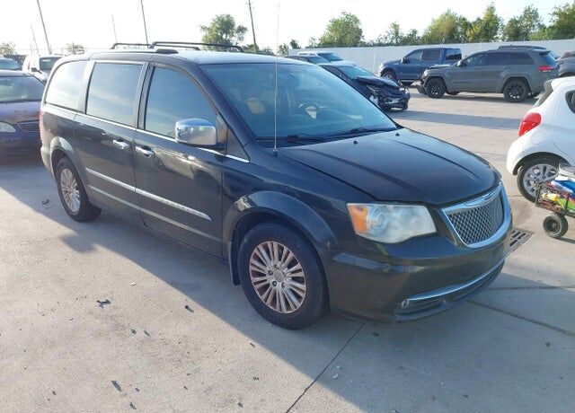 2014 CHRYSLER Town and Country