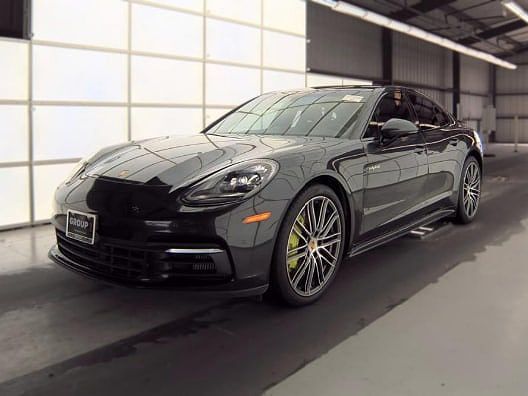 2018 PORSCHE Panamera