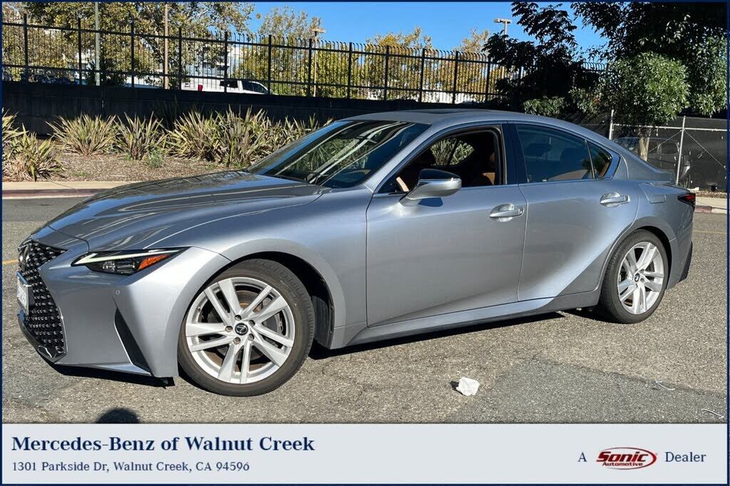 2021 LEXUS IS