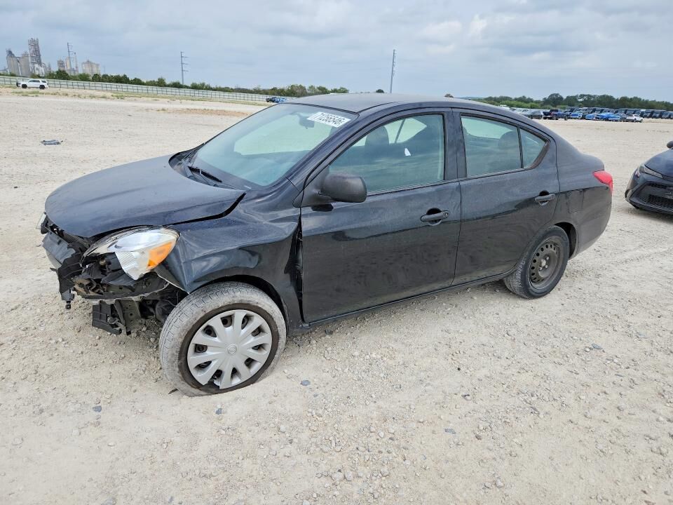 2014 NISSAN Versa