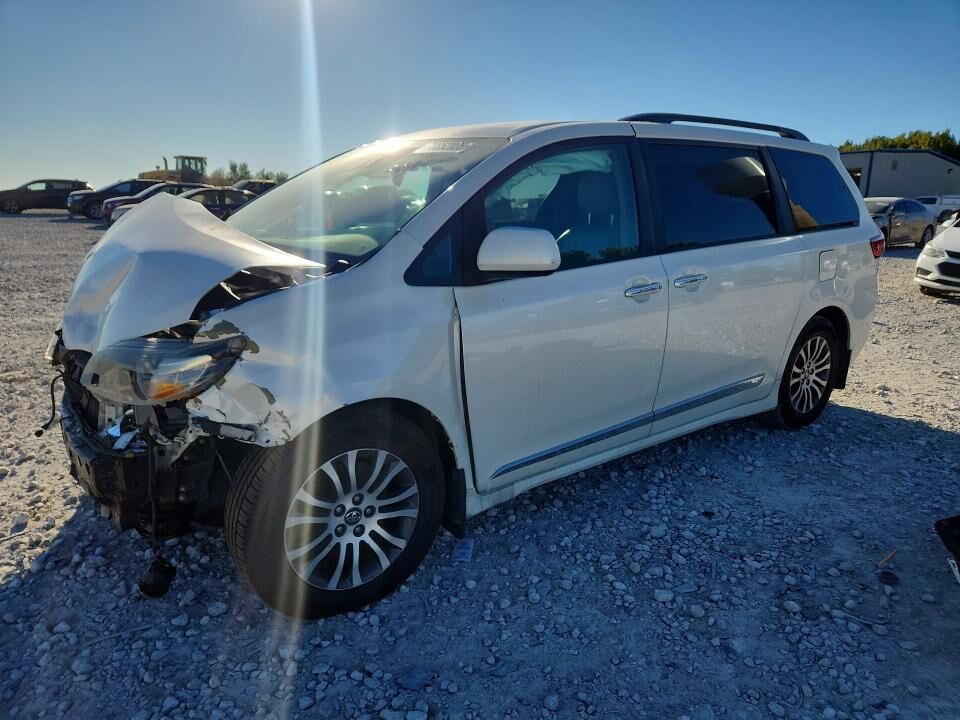 2018 TOYOTA Sienna
