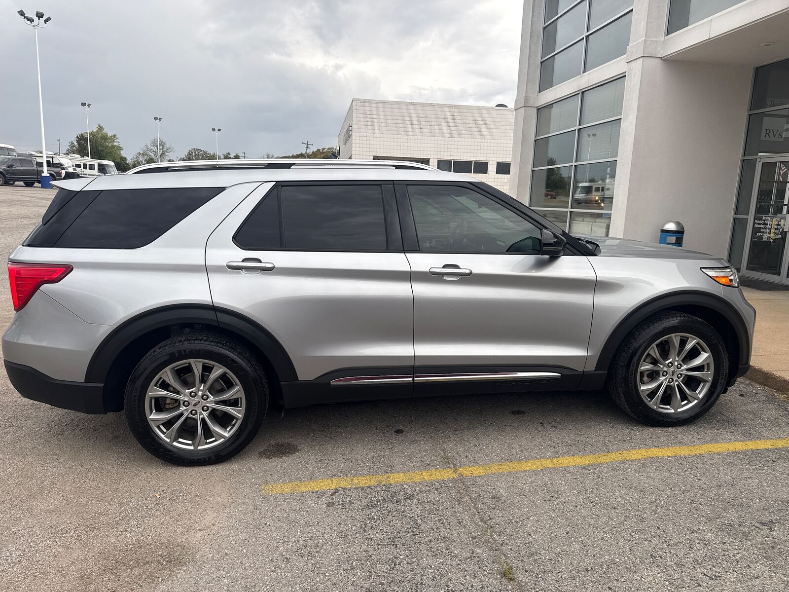 2021 FORD Explorer