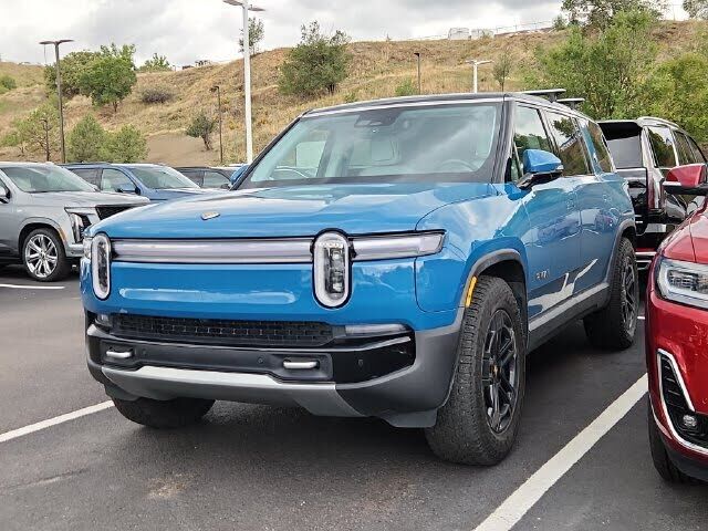 2025 RIVIAN R1S