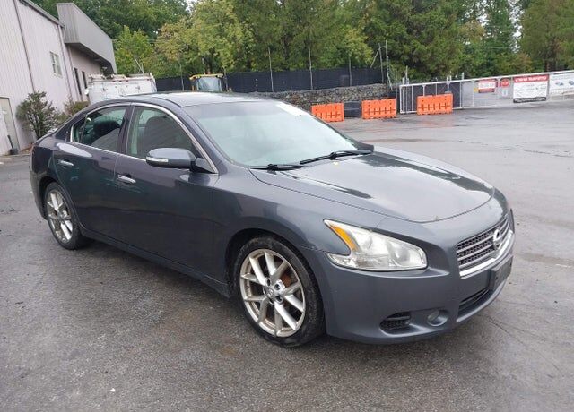2010 NISSAN Maxima