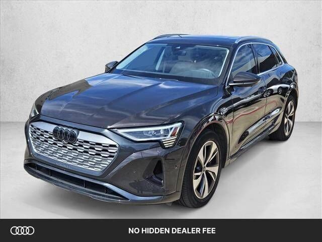 2024 AUDI Q8