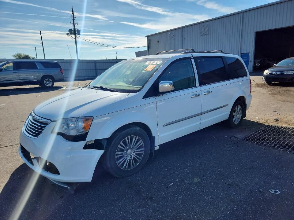 2016 CHRYSLER Town and Country