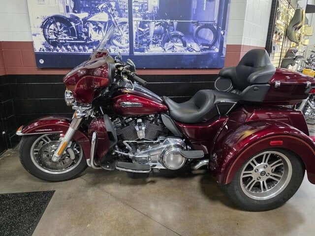 2017 HARLEY DAVIDSON FLHTCUTG / Tri Glide Ultra