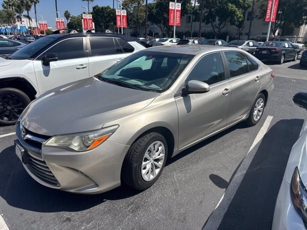 2016 TOYOTA Camry