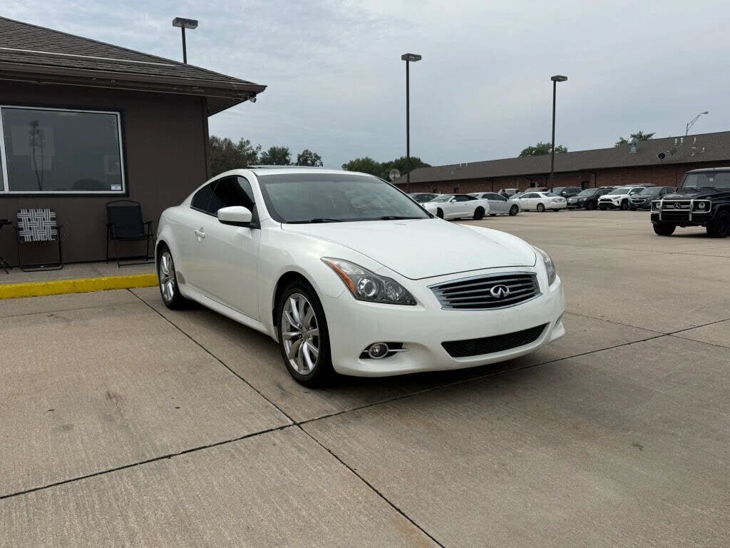 2011 INFINITI G37