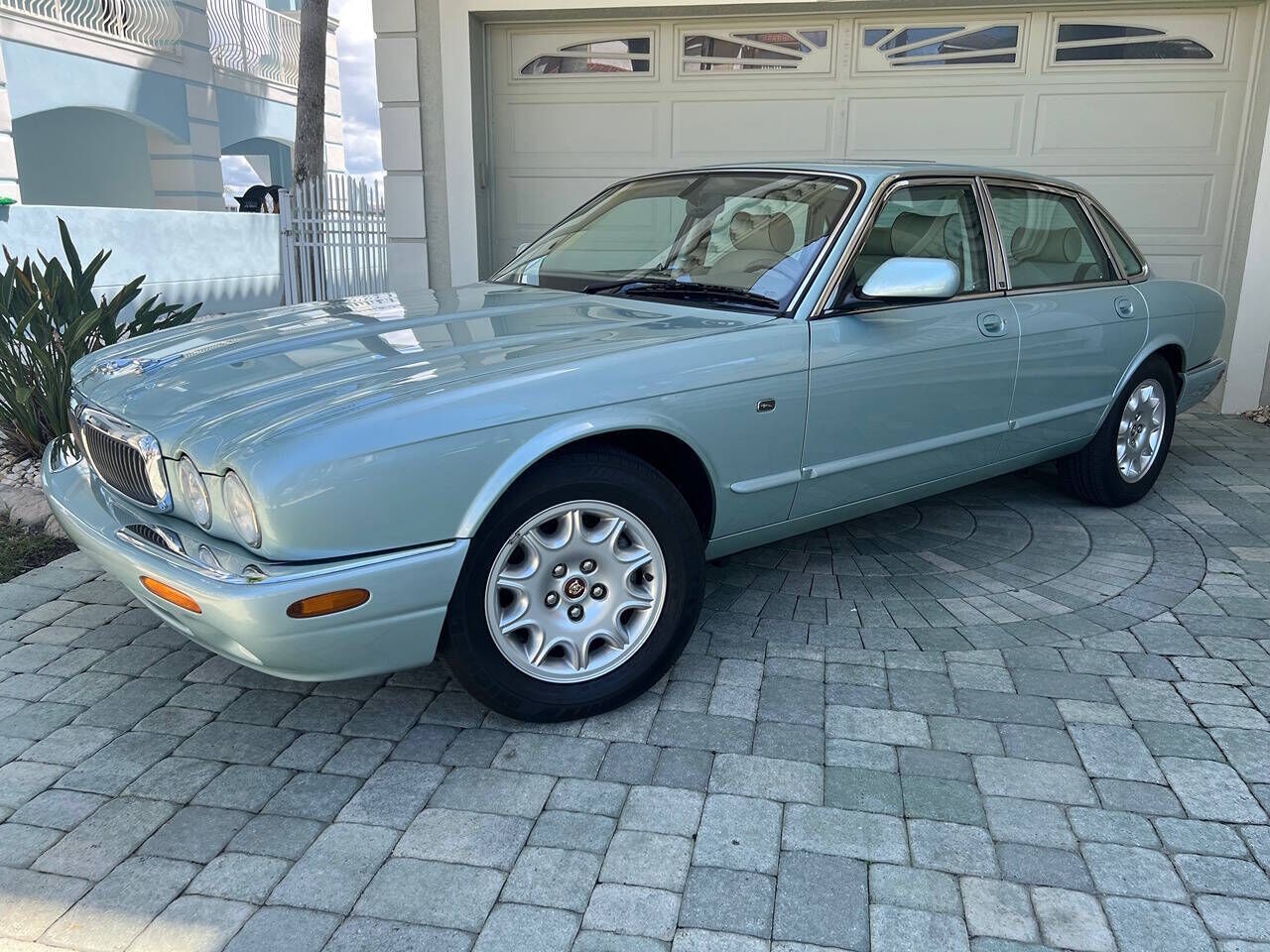 2003 JAGUAR XJ8
