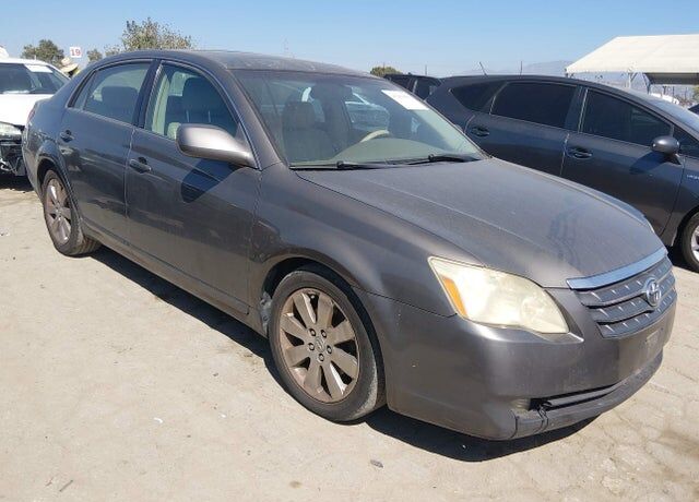 2005 TOYOTA Avalon