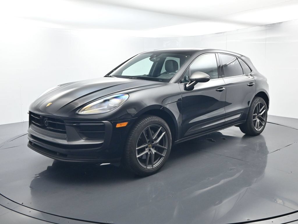 2025 PORSCHE Macan