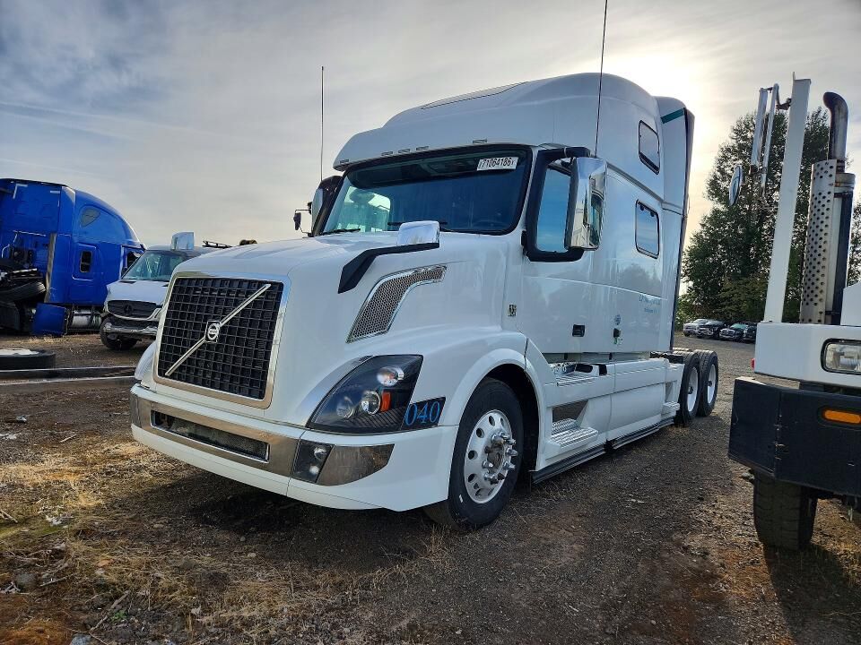 2014 VOLVO TRUCK VNL