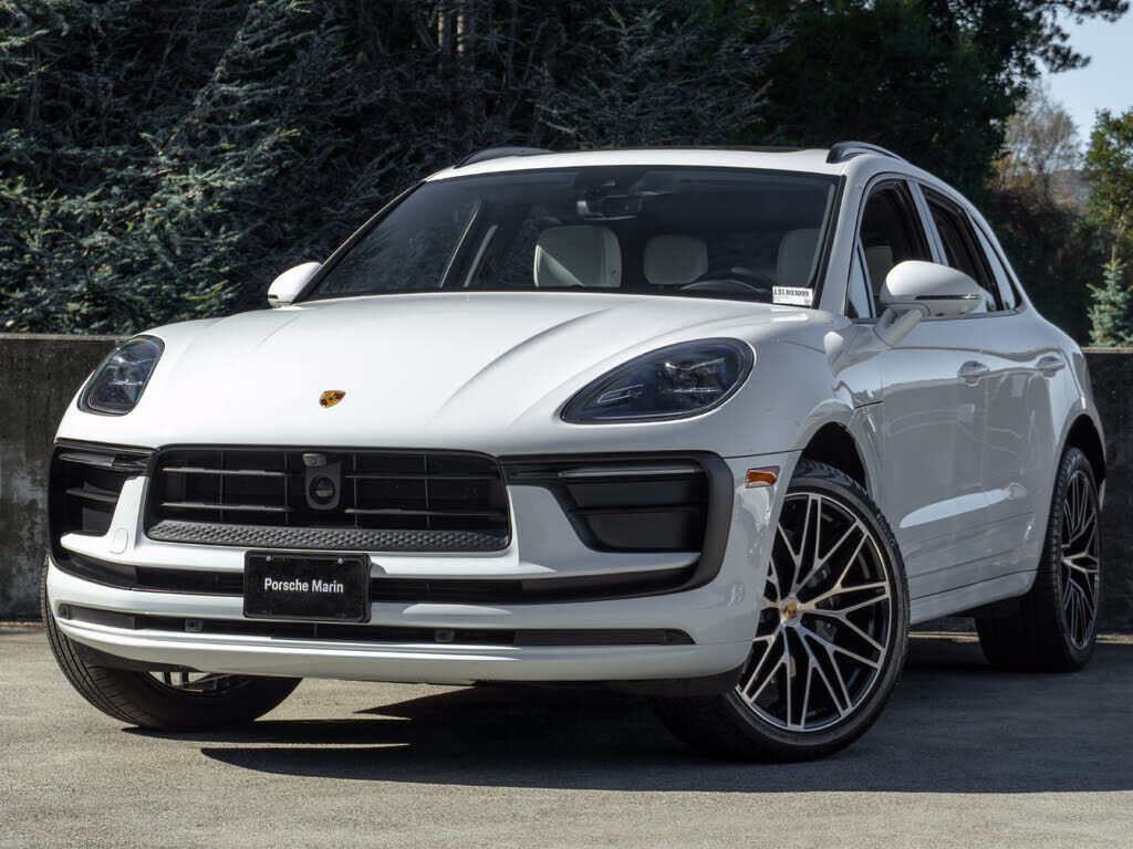 2025 PORSCHE Macan