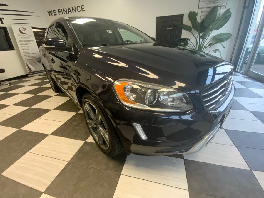 2017 VOLVO XC60