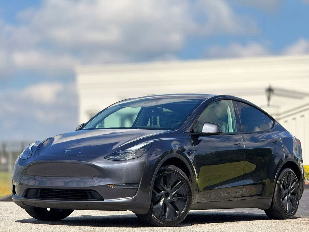 2024 TESLA Model Y