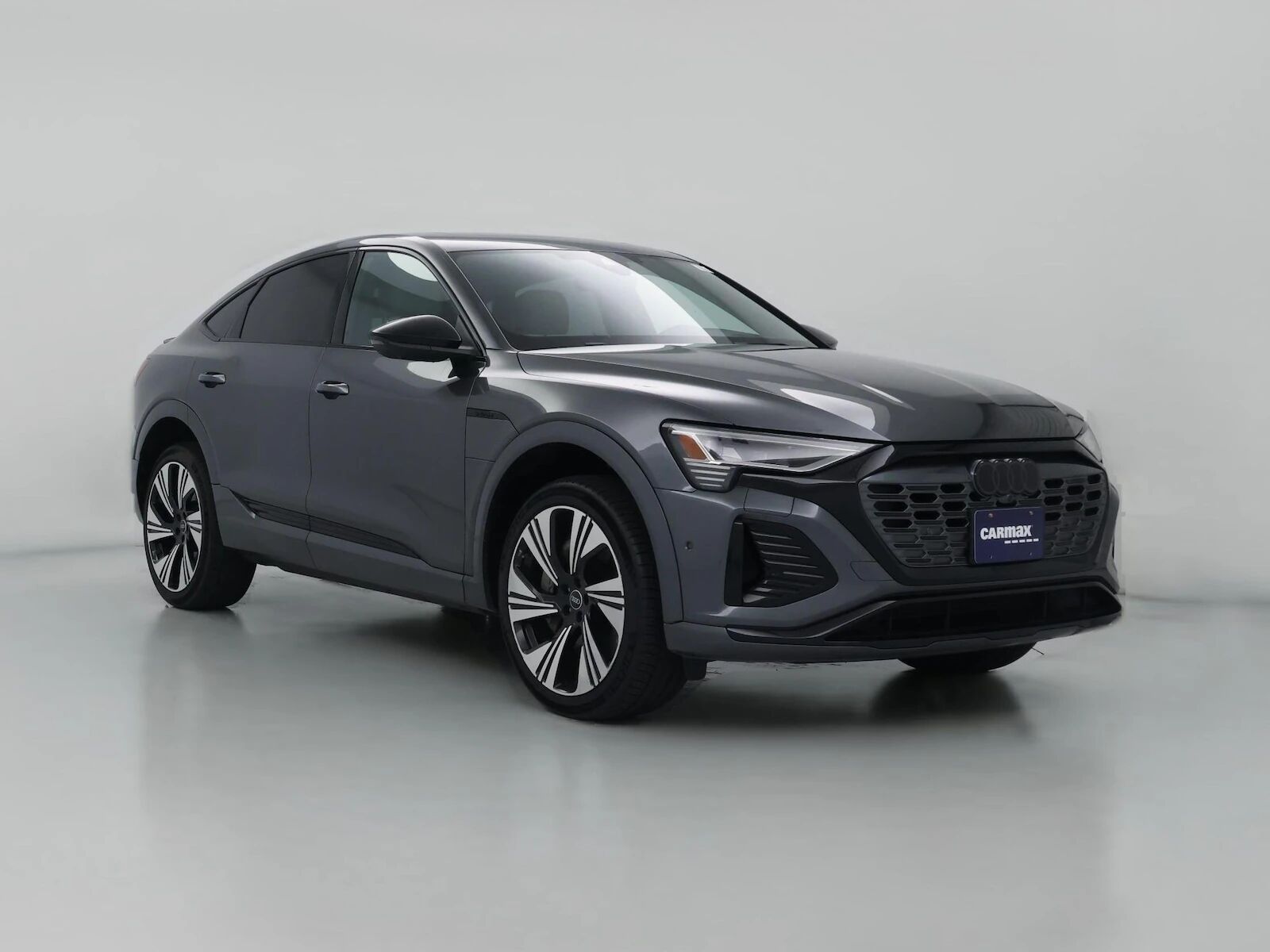 2024 AUDI Q8
