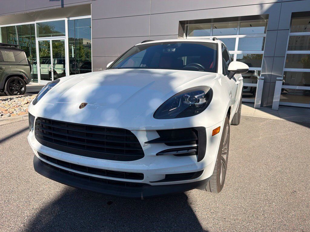 2020 PORSCHE Macan