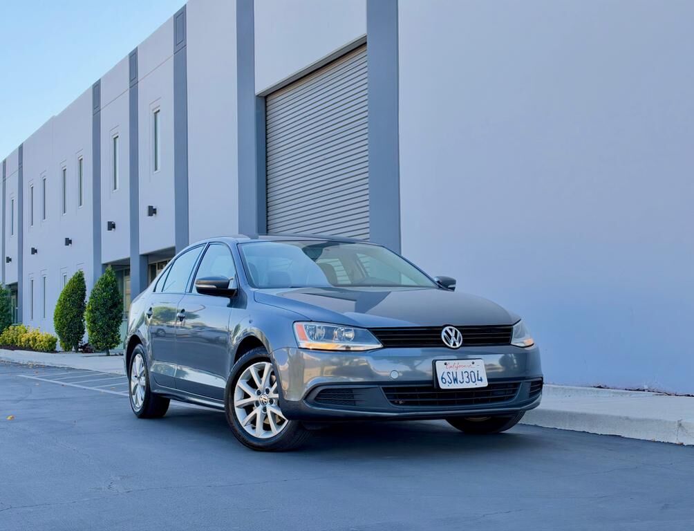 2011 VOLKSWAGEN Jetta