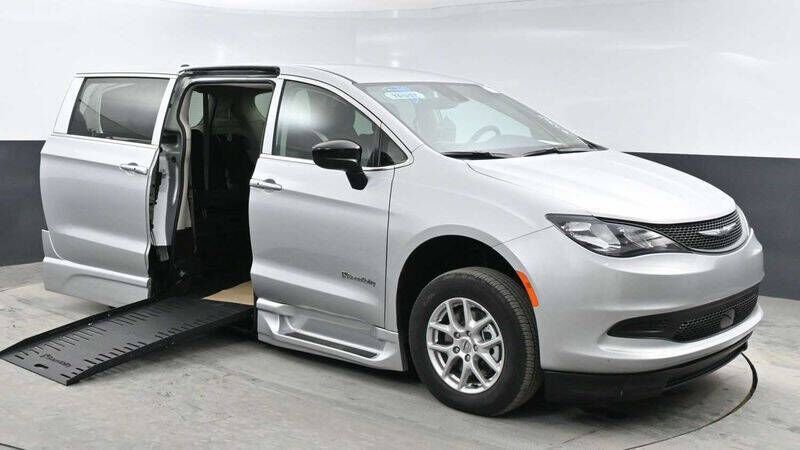 2024 CHRYSLER Voyager