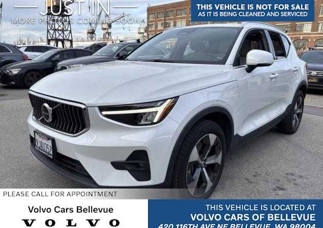 2023 VOLVO XC40