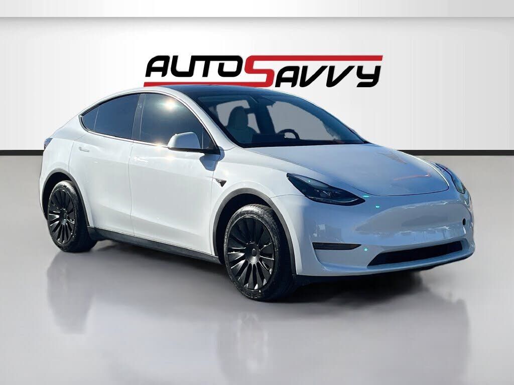 2025 TESLA Model Y