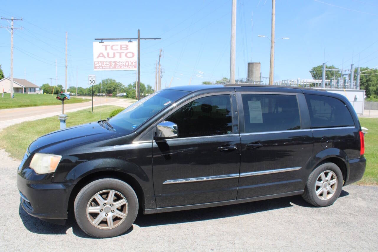 2012 CHRYSLER Town and Country