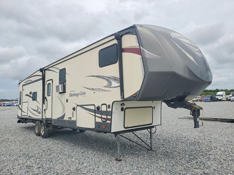 2017 FOREST RIVER Wildwood Laminated Towables