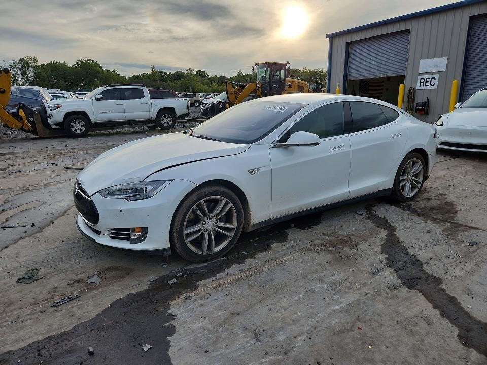 2015 TESLA Model S