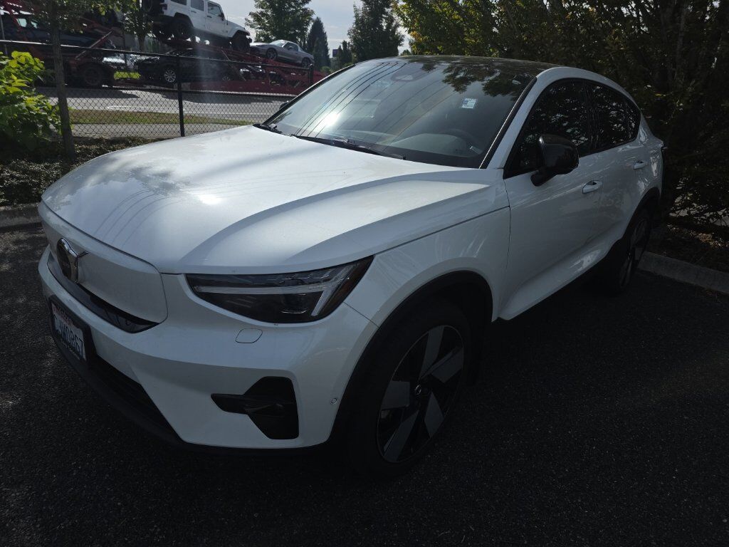 2023 VOLVO C40