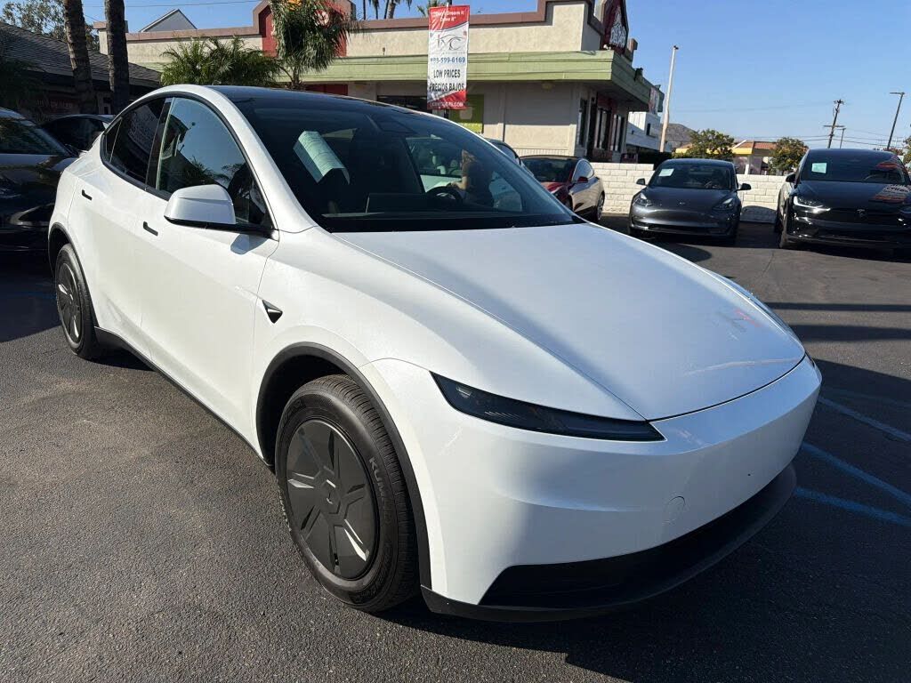 2026 TESLA Model Y