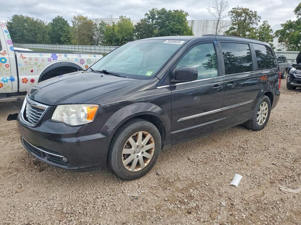 2014 CHRYSLER Town and Country