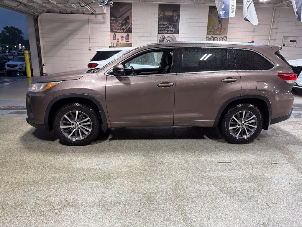 2017 TOYOTA Highlander