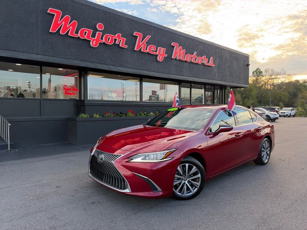 2019 LEXUS ES