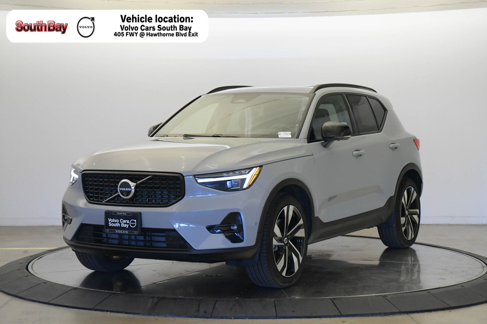 2026 VOLVO XC40