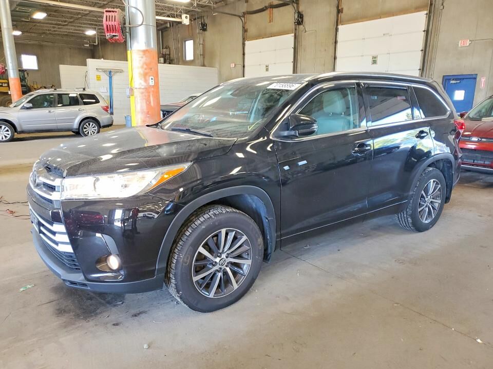 2017 TOYOTA Highlander