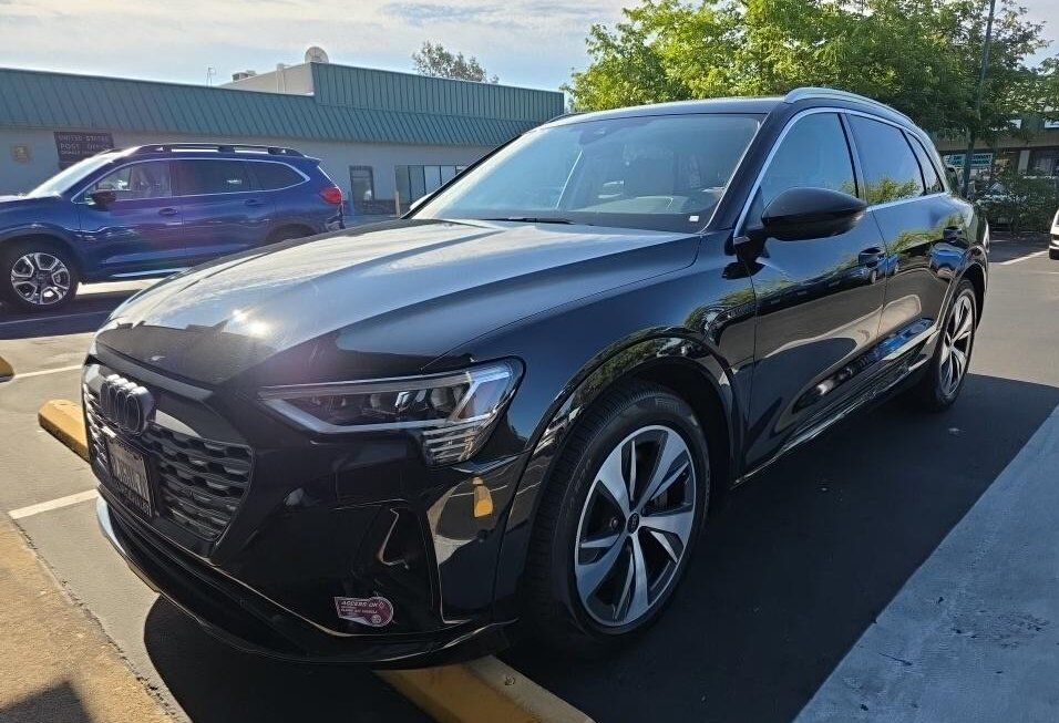2024 AUDI Q8