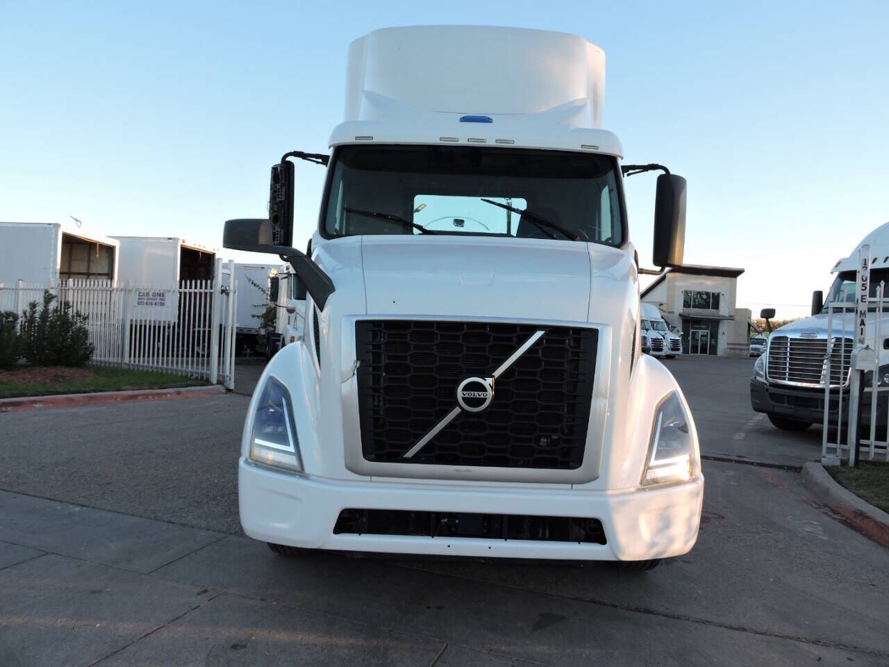 2020 VOLVO TRUCK VNR