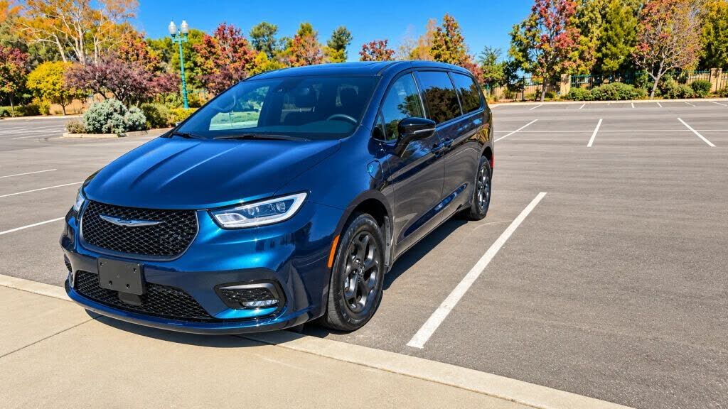 2023 CHRYSLER Pacifica