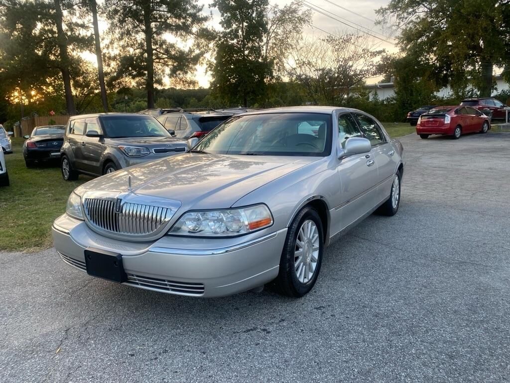 2004 LINCOLN Town Car