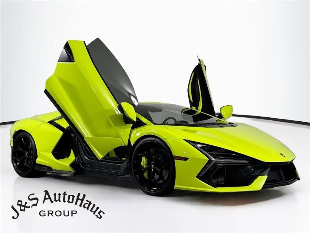 2024 LAMBORGHINI Revuelto