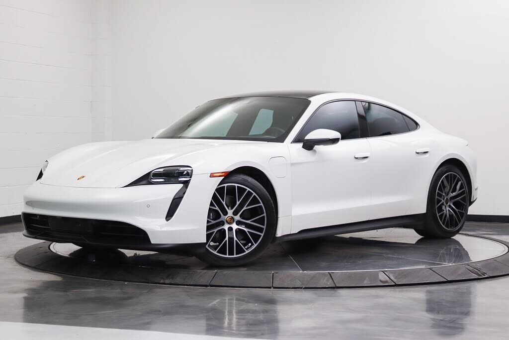 2022 PORSCHE Taycan