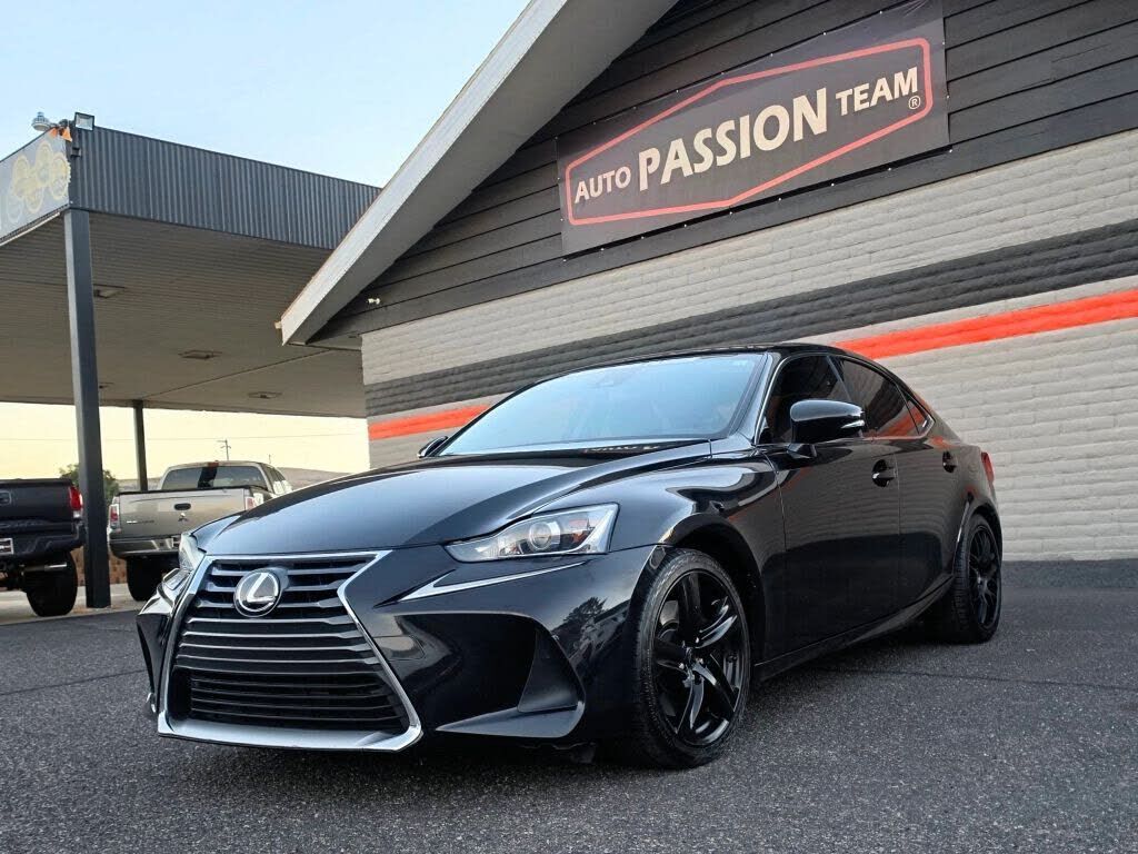 2017 LEXUS IS