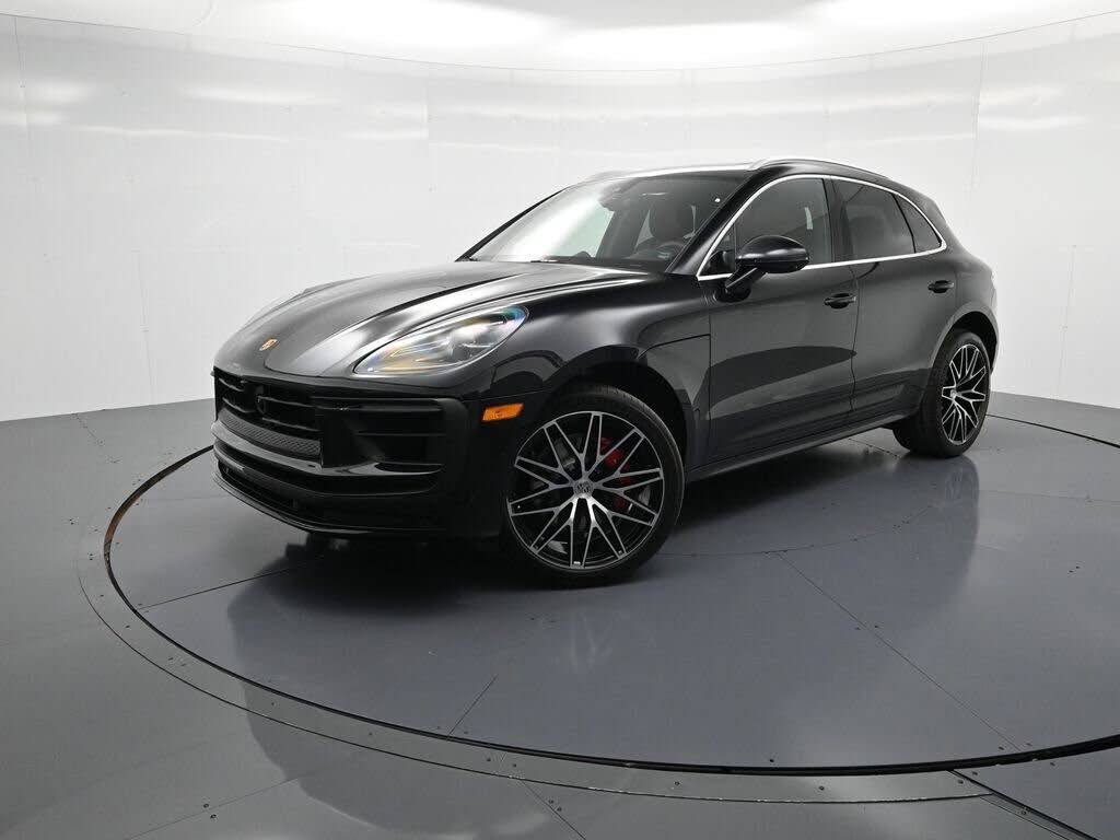 2026 PORSCHE Macan