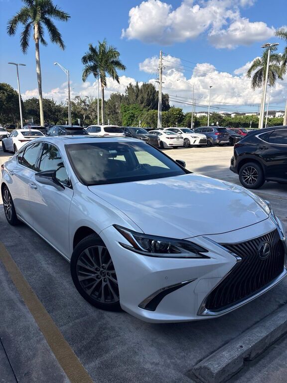 2019 LEXUS ES