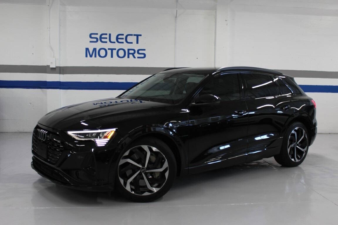 2024 AUDI Q8