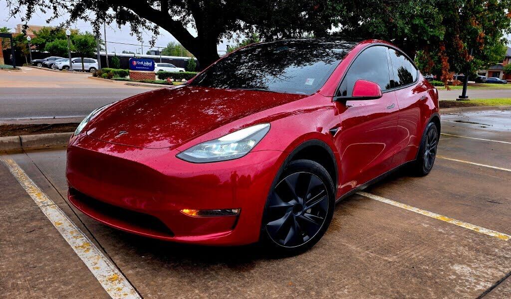 2024 TESLA Model Y